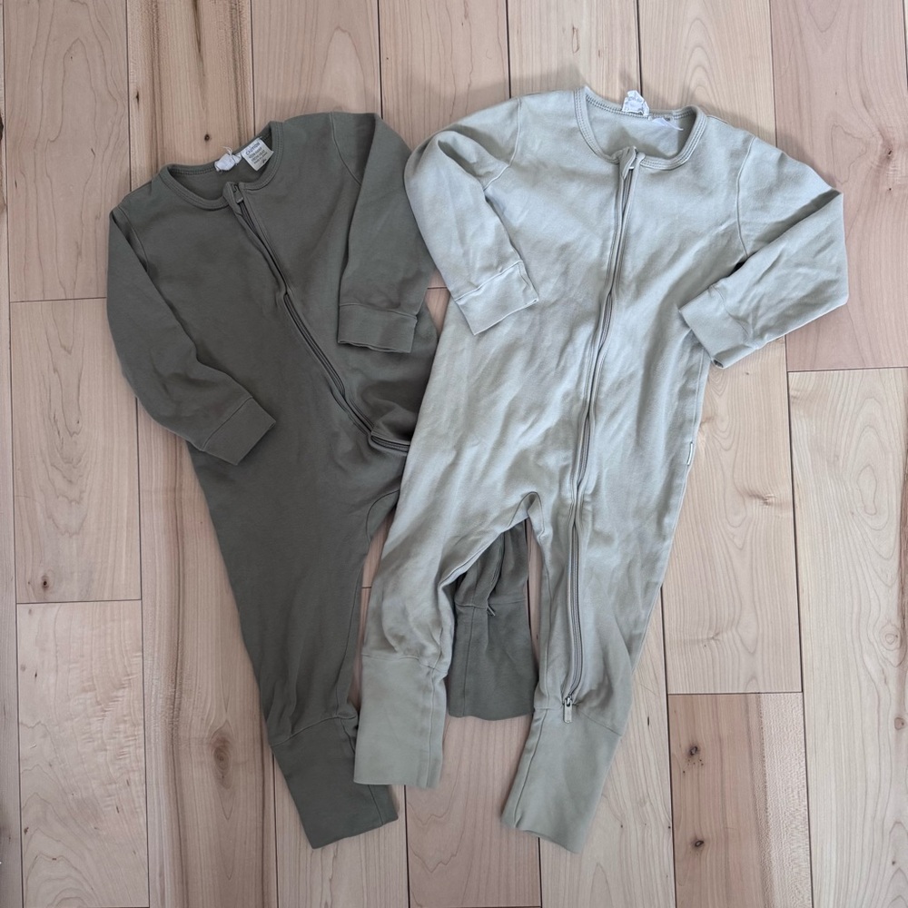 Jamie‎ Kay Green Pajama Set